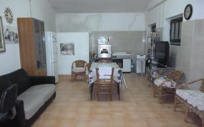 CASA DI CAMPAGNA CON TERRENO