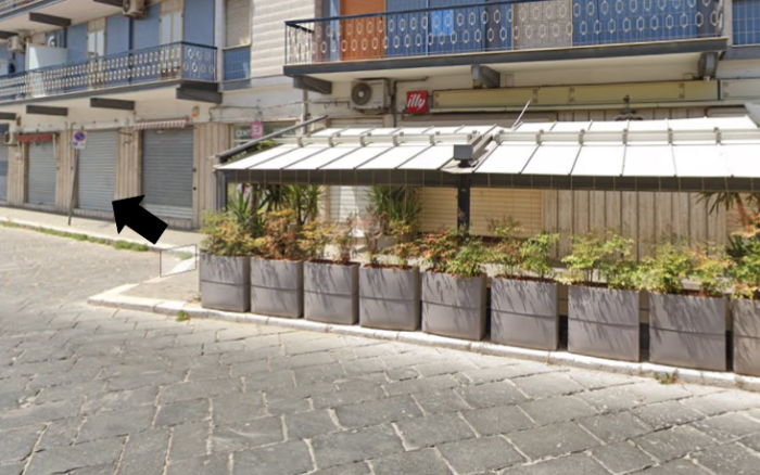 AFFITTASI LOCALE COMMERCIALE VIA ZANNOTTI