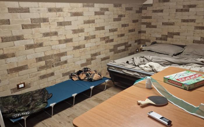 SEMINDIPENDENTE AL 1° PIANO CON BOX , TERRAZZO E CANTINOLA