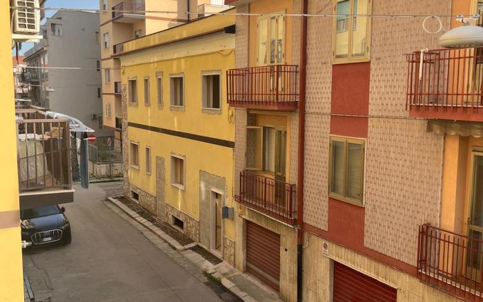 APPARTAMENTO AL 1 PIANO CON BOX E CANTINA